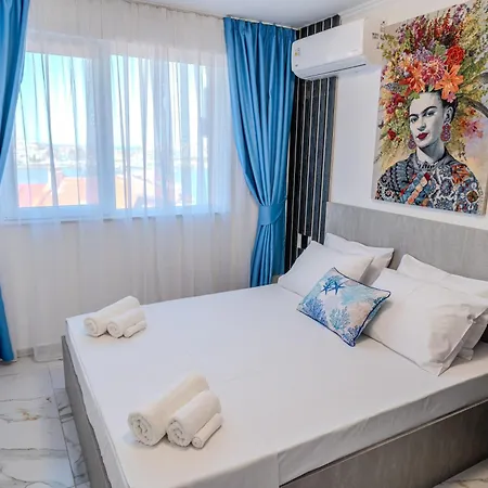 Апартамент Sea View Luxury Apartments- Golden Sunset Luxury