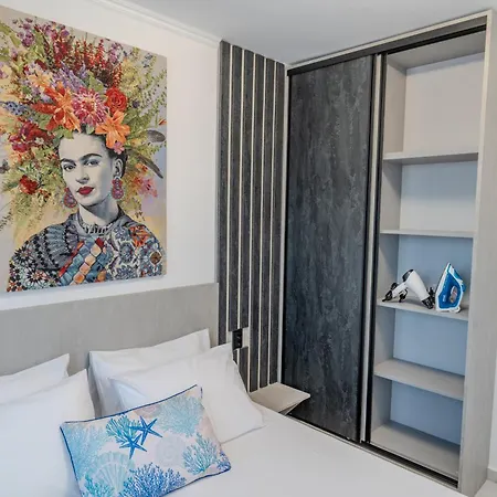 Апартамент Sea View Luxury Apartments- Golden Sunset Luxury Ахтопол