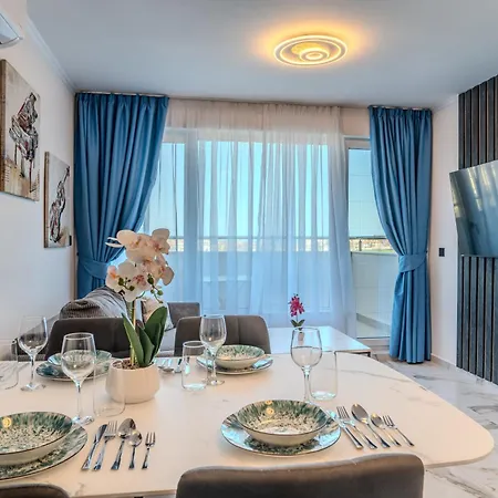 Апартамент Sea View Luxury Apartments- Golden Sunset Luxury